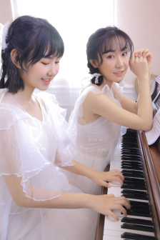 女孩头像只留身材
